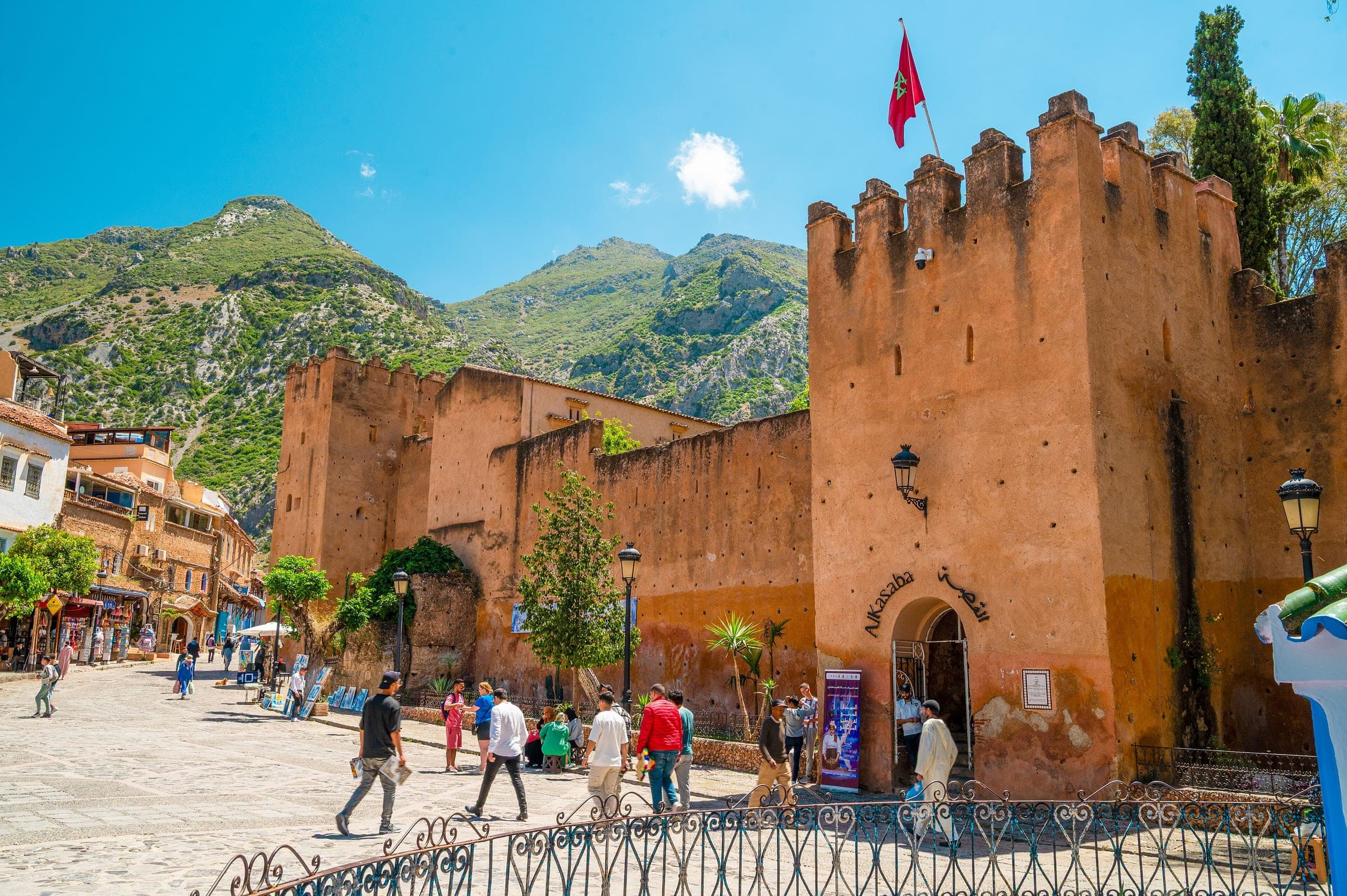 Kasbah de Chefchaouen devant les montagnes du Rif