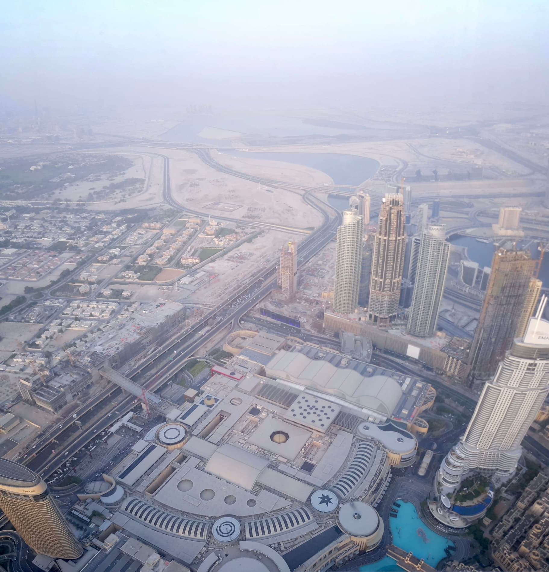 Gratte-ciels de Dubaï à la tombée du jour
