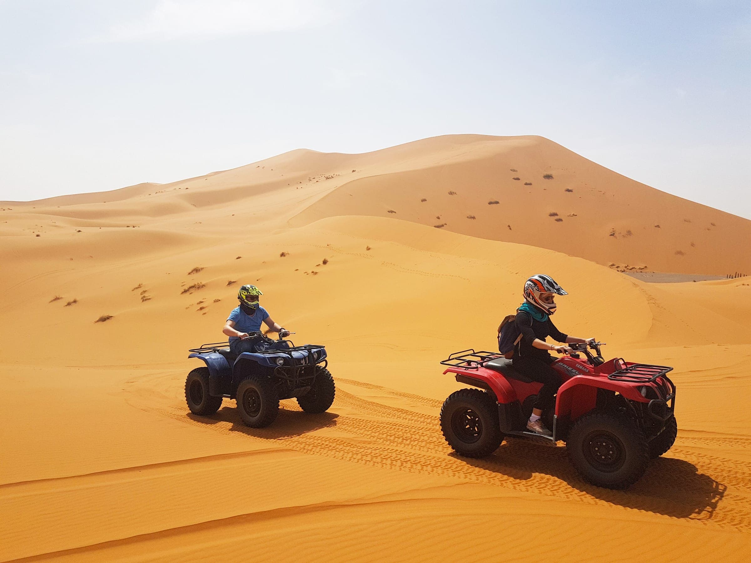 Quads sur les dunes de l'erg Chebbi, à Merzouga
